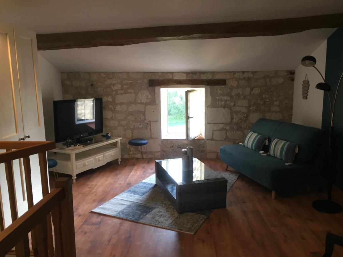 De Charme Et D'Eau Bed & Breakfast Saint-Savinien Exterior photo