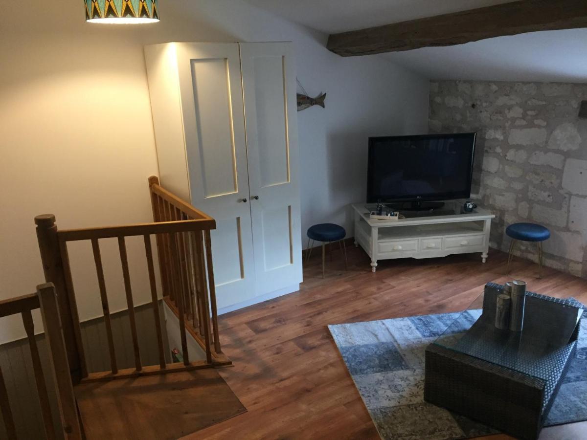 De Charme Et D'Eau Bed & Breakfast Saint-Savinien Exterior photo