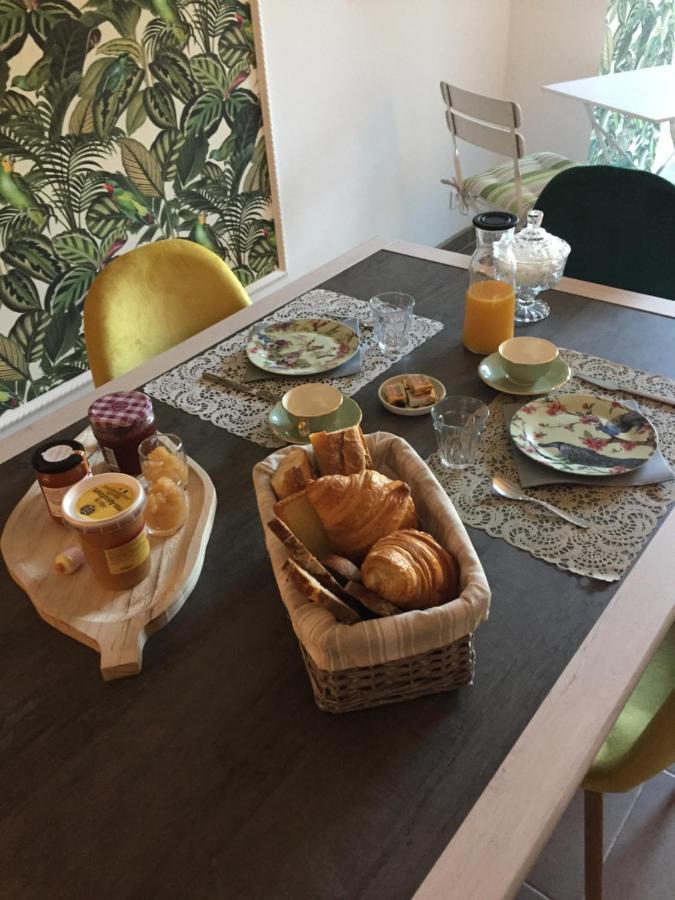 De Charme Et D'Eau Bed & Breakfast Saint-Savinien Exterior photo