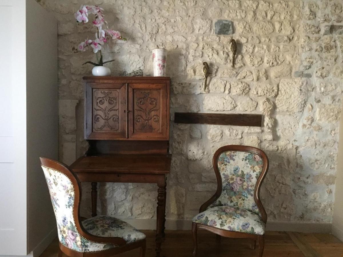 De Charme Et D'Eau Bed & Breakfast Saint-Savinien Exterior photo