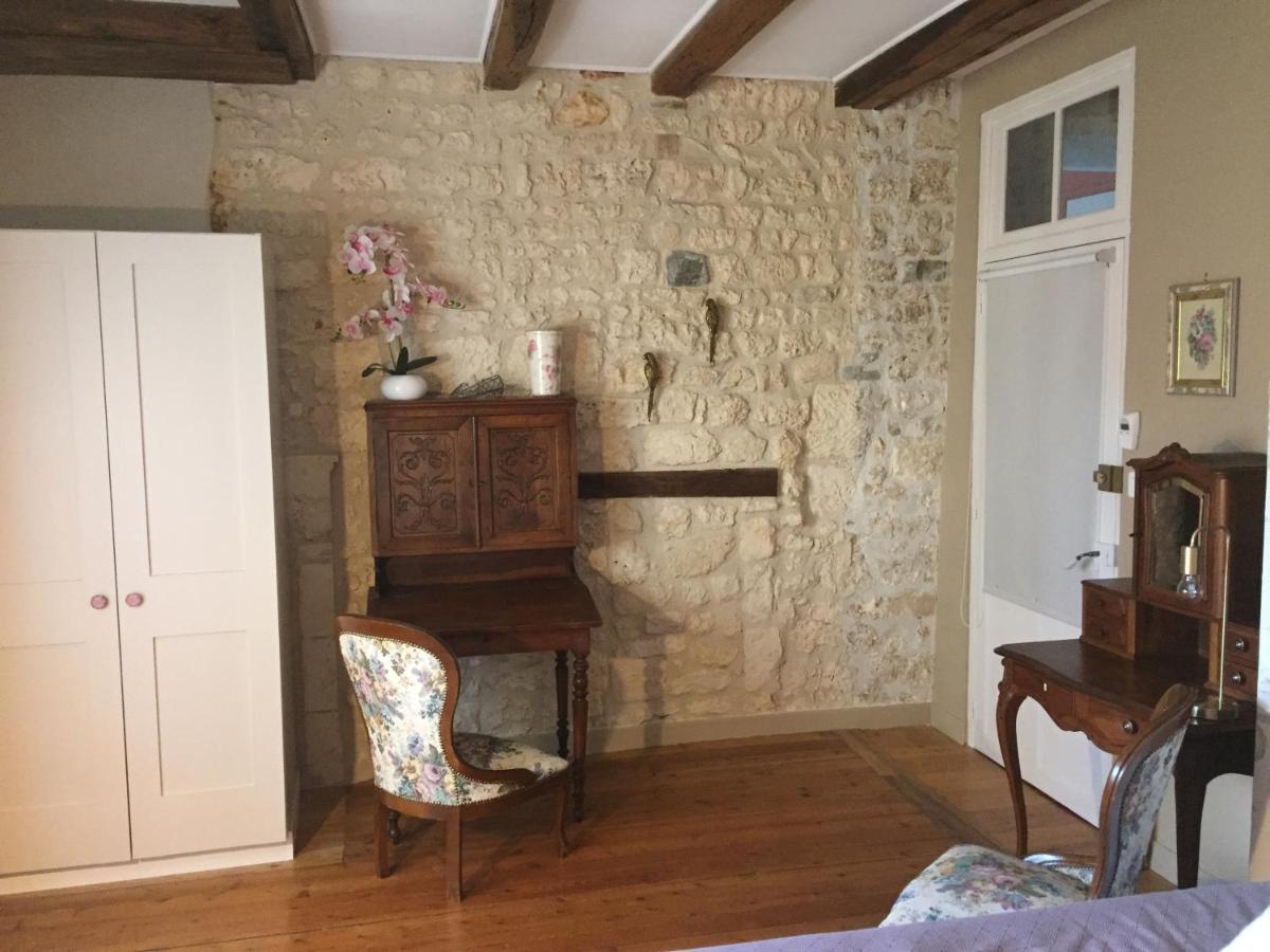 De Charme Et D'Eau Bed & Breakfast Saint-Savinien Exterior photo